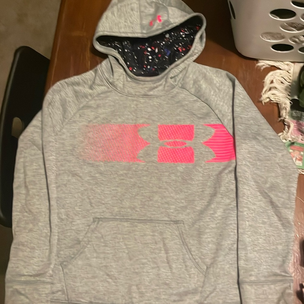 Woman’s YLG UA sweatshirt